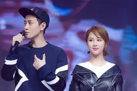 有种美好叫杨紫在闹李现在笑 宠溺的眼神：爱情最美的样子图片