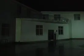 章子欣爸爸连夜回淳安！奶奶哭着用头猛磕桌子！警方：会尽快公布孩子死因图片