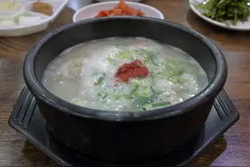 熬汤、煮面时出现的泡沫要不要撇掉，很多人可能都不知道图片