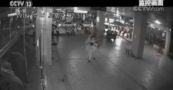 奥特曼打终极老大游戏（男子道歉不成反被打死 这个打人爱看奥特曼的黑老大获死刑）