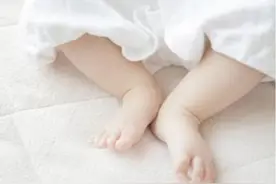 夏天宝宝能不能光脚？聪明妈妈这么说，这个误解终于消除了图片