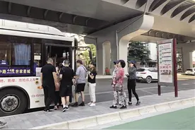 乐游原公交站点南移乘车多走近200米 运管处：出于安全考虑图片