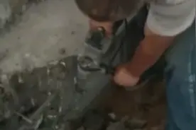 学生宿舍水泥一捏就碎 回应：对涉事公司立案调查视频封面