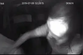 成都警方：殴打出租车驾驶员的外籍男子已被刑拘图片