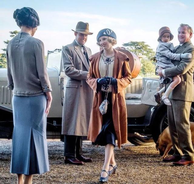 公主的茶会破解版.（逐渐变化着的名流着装）