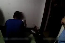 醉酒女子裸睡楼道，民警逐层帮其找家视频封面