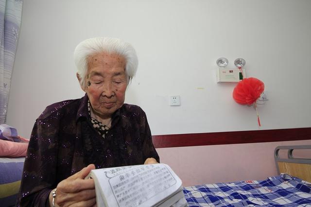 100岁老人啥样儿？缝衣搓麻，熬夜看球……北京这些老人不简单