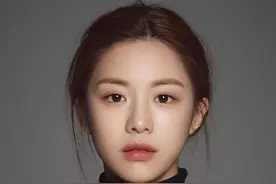 脸上搓出3斤泥！难怪又黄又暗又黑头！10秒给脸蛋“剥壳”，厉害图片