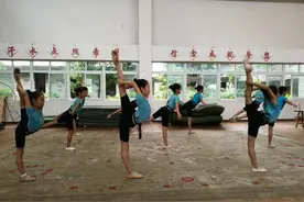 大美川艺丨“教育-文化-产业”三联扶贫 四川艺术职业学院走出“川艺扶贫”特色之路 （上）视频封面
