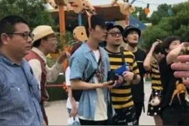 “云梦双杰”同游迪士尼，看到脚上的情侣鞋，蓝湛：我不要面子啊图片