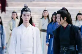 《陈情令》口误让忘羡变“母子”，肖战淡定接戏，王一博努力憋笑图片