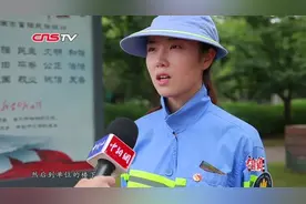 “90后”女大学生做环卫工走红网络：用努力换认可 劳动最光荣视频封面