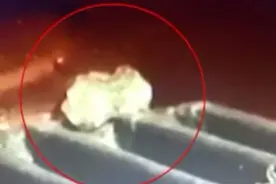 男子46万购林肯6天后仪表台蹦玻璃渣 4s店被判赔138万视频封面