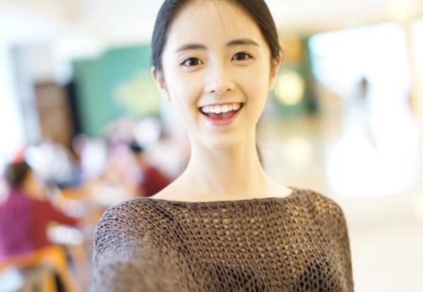 女人再懒都要记得保养，睡前这样做，肌肤水嫩有光泽