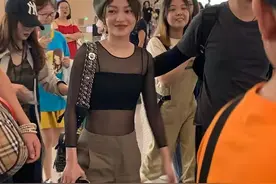 张韶涵到底有多厉害？机场现身露“珍珠肚”，网友：美到爆图片