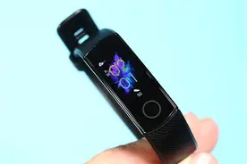 荣耀手环5抢先评测：能测血氧的手环有什么不同图片