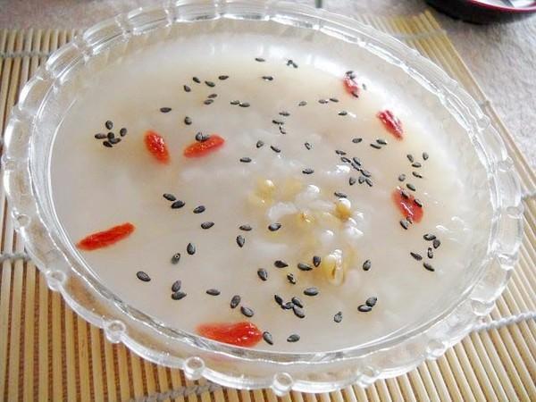 孩子早餐最是要重视，早上喝一碗这，比牛奶补钙要厉害，还健脑