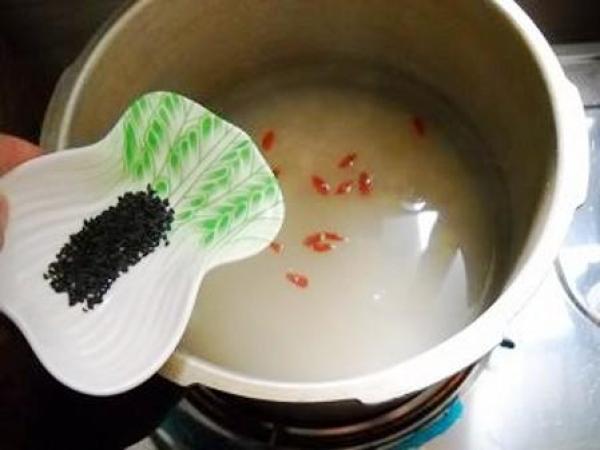 孩子早餐最是要重视，早上喝一碗这，比牛奶补钙要厉害，还健脑