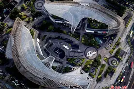 俯瞰广州天环广场“双鲤鱼型”建筑醒目图片