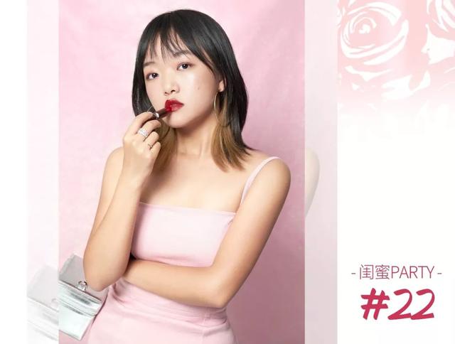 轻盈鲜花唇，这是美容编辑化妆包里的必杀技