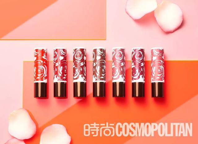 轻盈鲜花唇，这是美容编辑化妆包里的必杀技