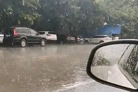 在南充看“蓝天白云晴空万里突然暴风雨”视频封面