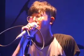 【暂停键】他曾PK掉王俊凯、易烊千玺、蔡徐坤，高晓松说他“有点意思”