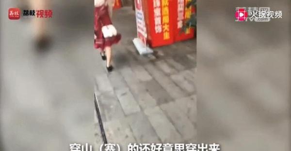 “lo娘”当街拦人：穿山寨的还好意思出来