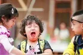 《爸爸去哪儿》的轩轩长大了，直发的他撞脸丁一宇，还变成了学霸图片