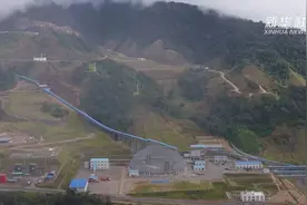 赞！厄瓜多尔首座大型固体矿山项目“中国制造”视频封面