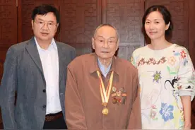 才女徐静蕾的祖辈不简单：祖父是103岁抗战老兵视频封面