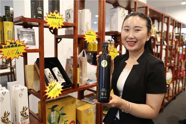金沙滩啤酒城刮来“西北风”，快去东西协作馆淘“武都四宝”