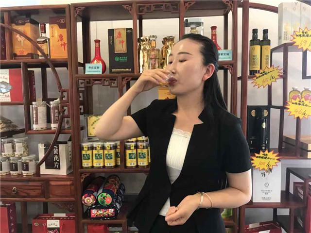 金沙滩啤酒城刮来“西北风”，快去东西协作馆淘“武都四宝”