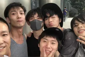 易烊千玺与王晨艺同框合照 两人曾在《街舞》同场图片