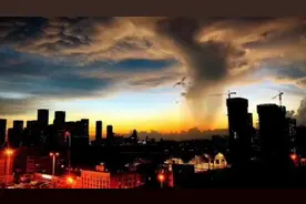 天地相连？武汉现“云雨连天”奇观视频封面