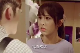 蜜汁炖鱿鱼：佟年为何总是淡妆？看到她唯一一张浓妆照才明白原因图片