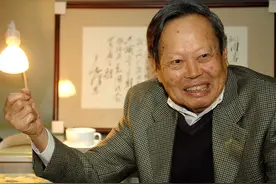 97岁著名物理学家杨振宁莅沪开讲：物理学家要完成爱因斯坦的未竟之志图片