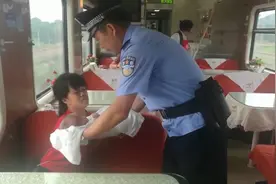 这支“护卫队”有点暖！视频封面