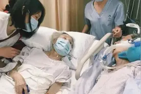 跨越“生死”的牵手，这是爱情最好的模样图片