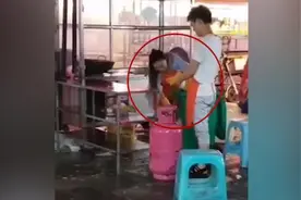 网红粉店被整顿：抹布放锅里洗再擦垃圾桶视频封面