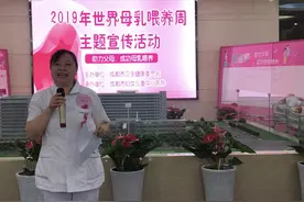 爆笑！看准爸爸模拟喂奶“出洋相”视频封面