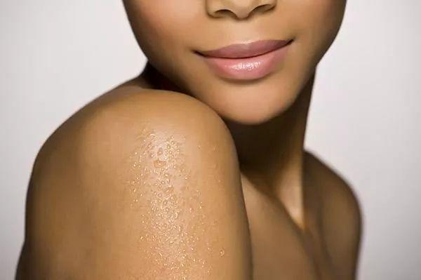 鸡皮肤黑点图片