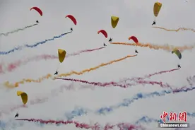 百余名“空中运动员”逐梦蓝天 2019年全国跳伞冠军赛启幕「组图」图片