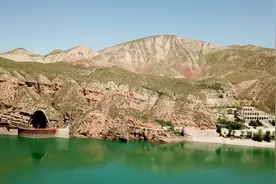 新华纵横｜千年石窟待光彩重现（半成品）视频封面