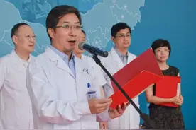 走遍中国前列县（腺)大型公益活动走进成都龙泉 市民家门口享专家服务视频封面