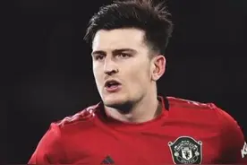 8000万英镑！曼联天价签下莱斯特城后卫马奎尔 身价比肩10年前C罗视频封面