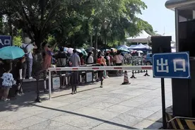 暑期广西科技馆参观人流暴增，队伍排到民族大道！南宁科技馆现阶段票源充足图片