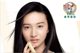 16岁木村光希凭超美个性双唇 代言曼秀雷敦润唇膏图片