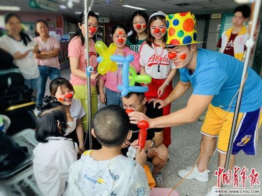 熊大熊二侵犯女奥特曼（红鼻子 白大褂）