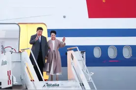 “家庭暖男”习近平图片